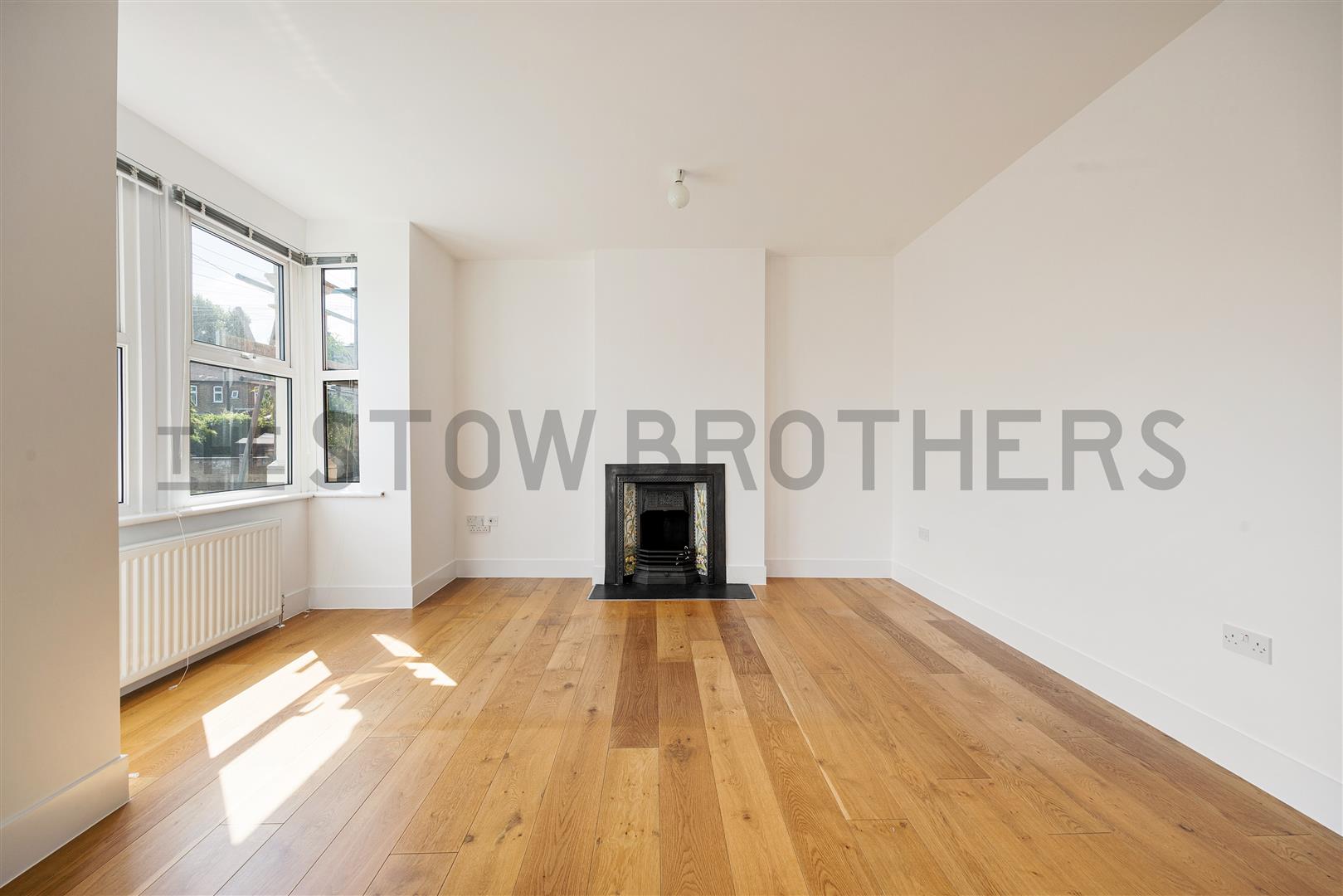 Flat Hurst Road in Greater London
