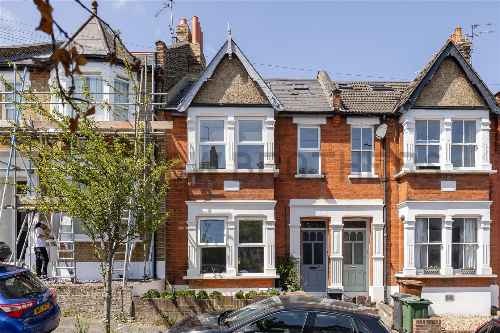 Flat Hurst Road in Greater London
