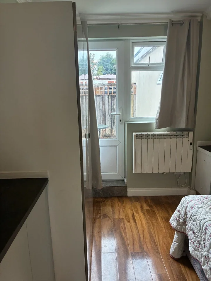 Flat Camrose Avenue in Greater London