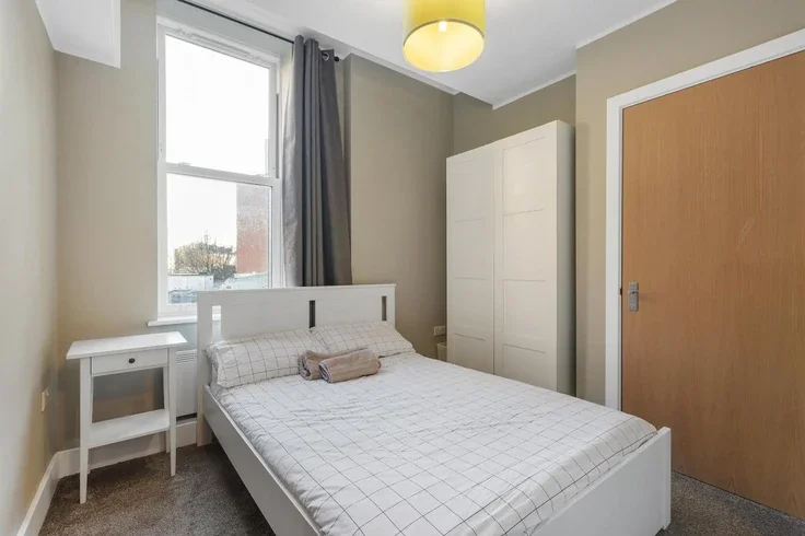 Flat Clapham Road in Greater London
