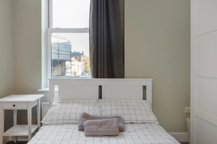 Flat Clapham Road in Greater London