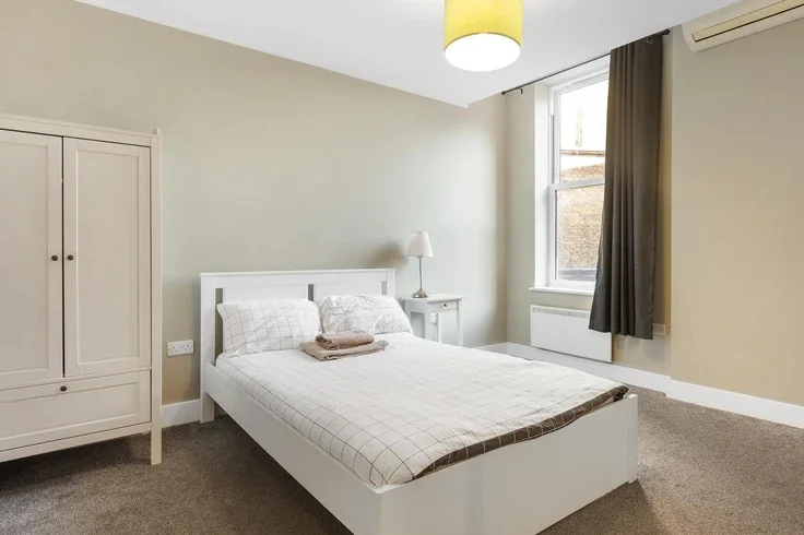 Flat Clapham Road in Greater London
