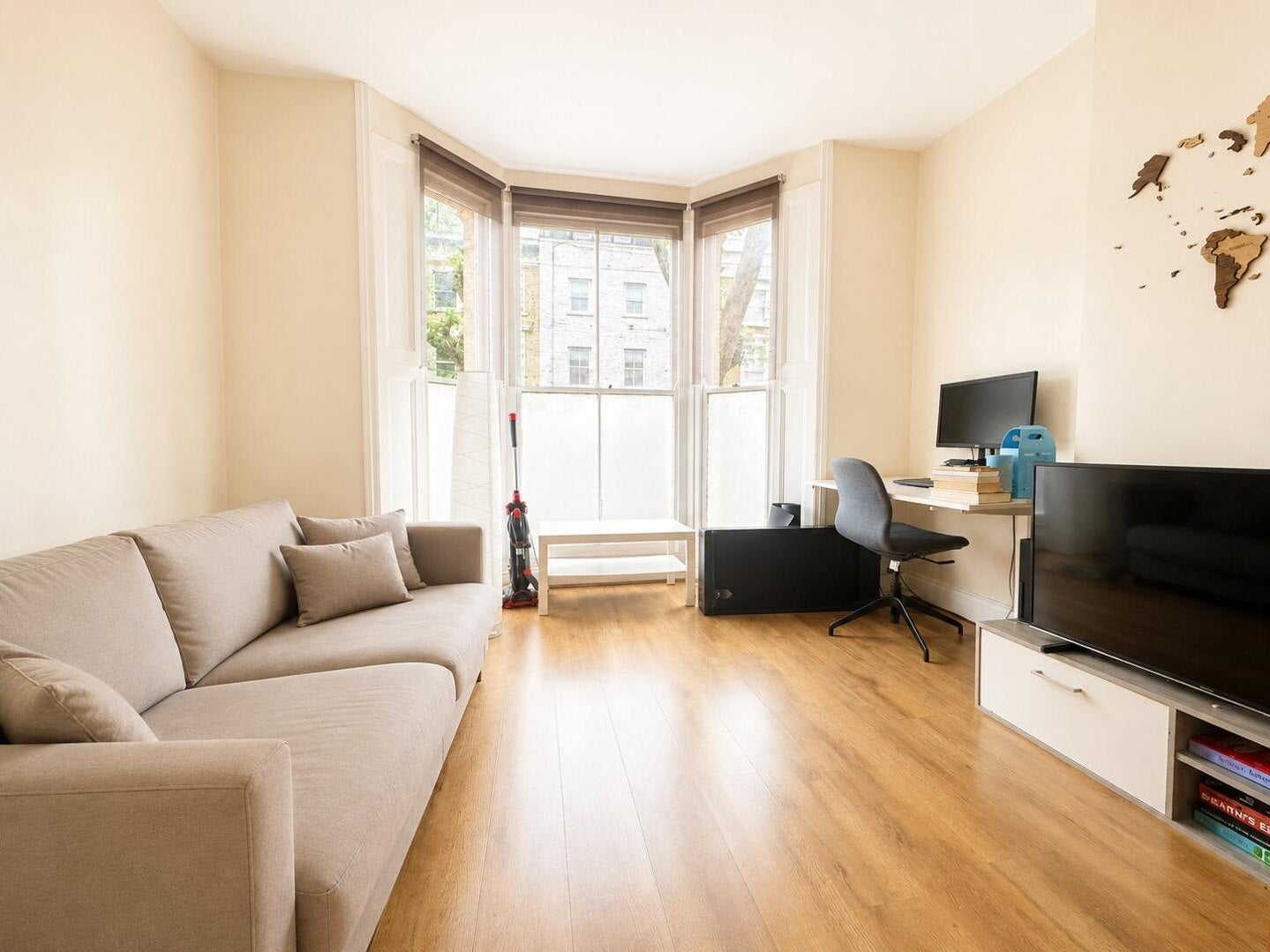 Flat Carlton Road in Blindley Heath