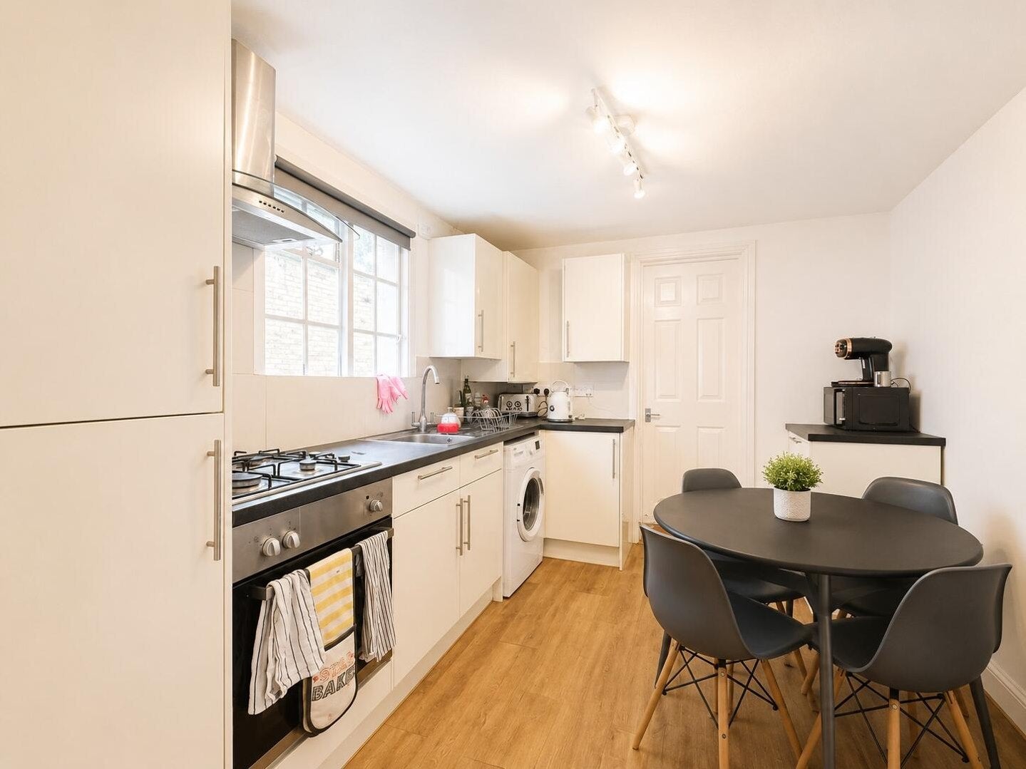 Flat Carlton Road in Blindley Heath