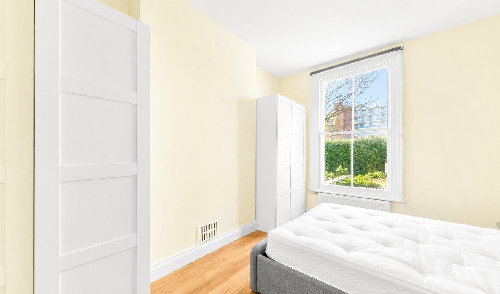 Flat Carlton Road in Blindley Heath