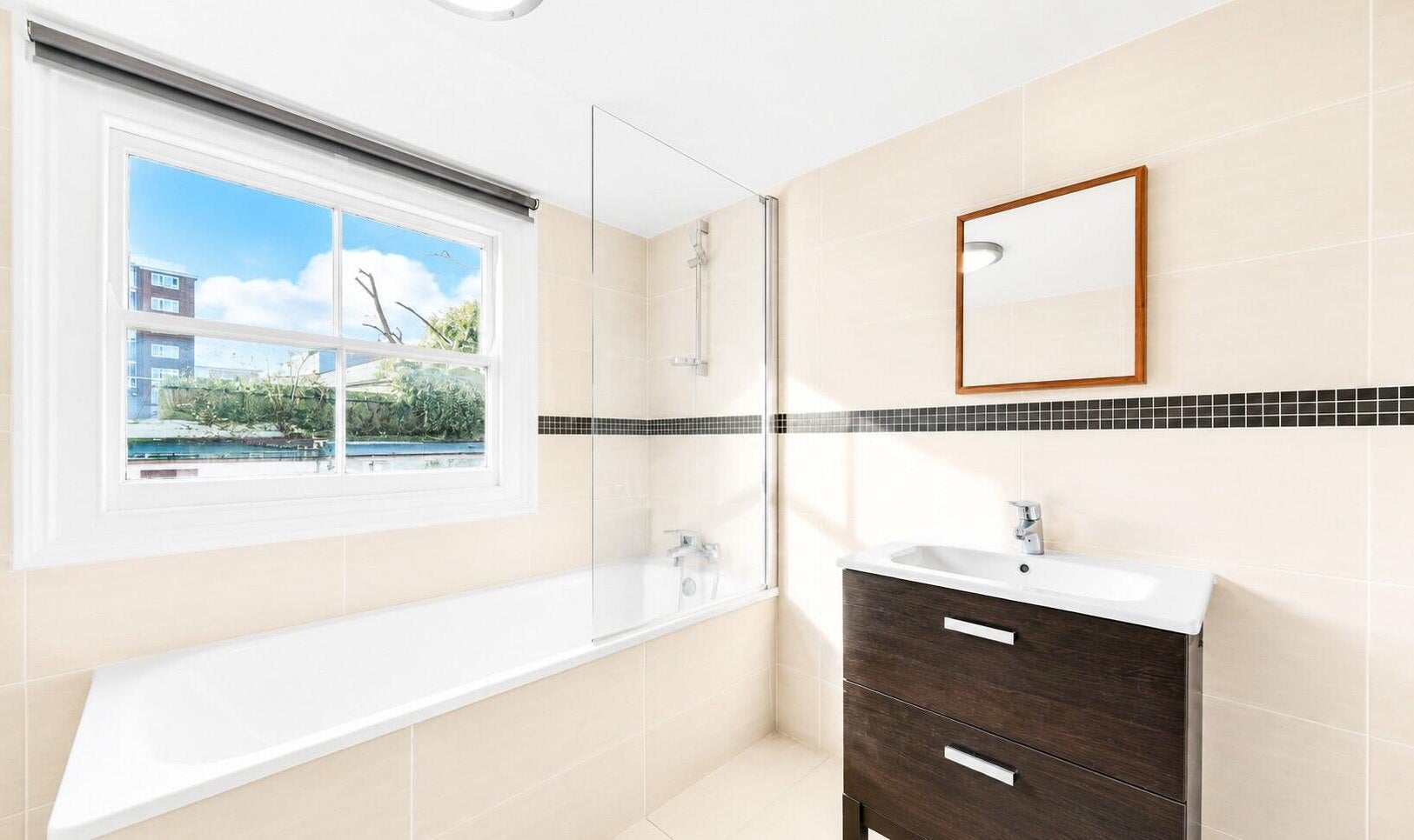 Flat Carlton Road in Blindley Heath