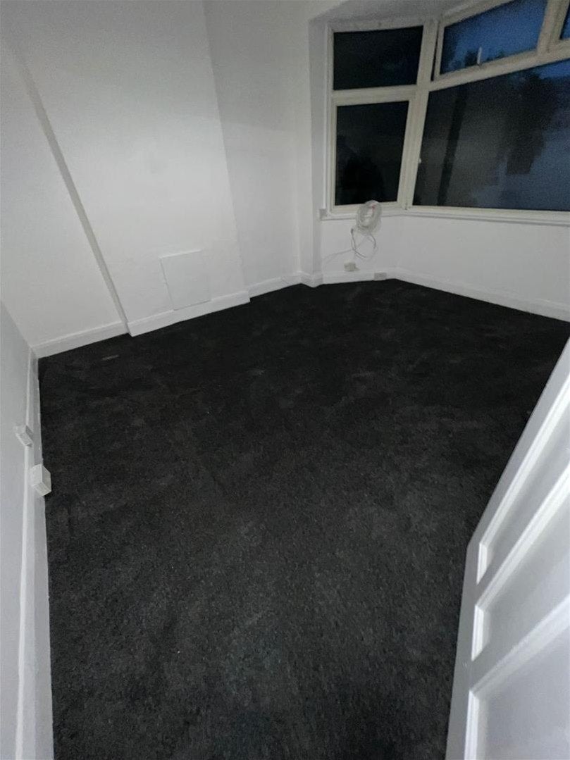 Flat Beresford Avenue in Greater London