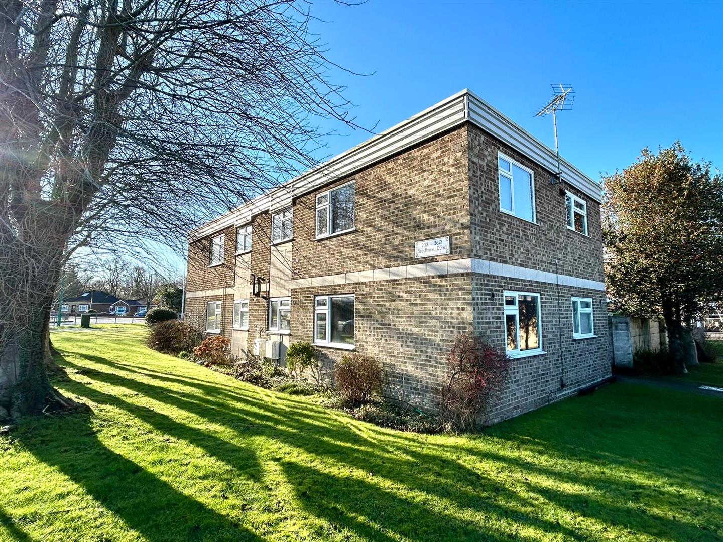 Flat Kenyon Walk in Gillingham
