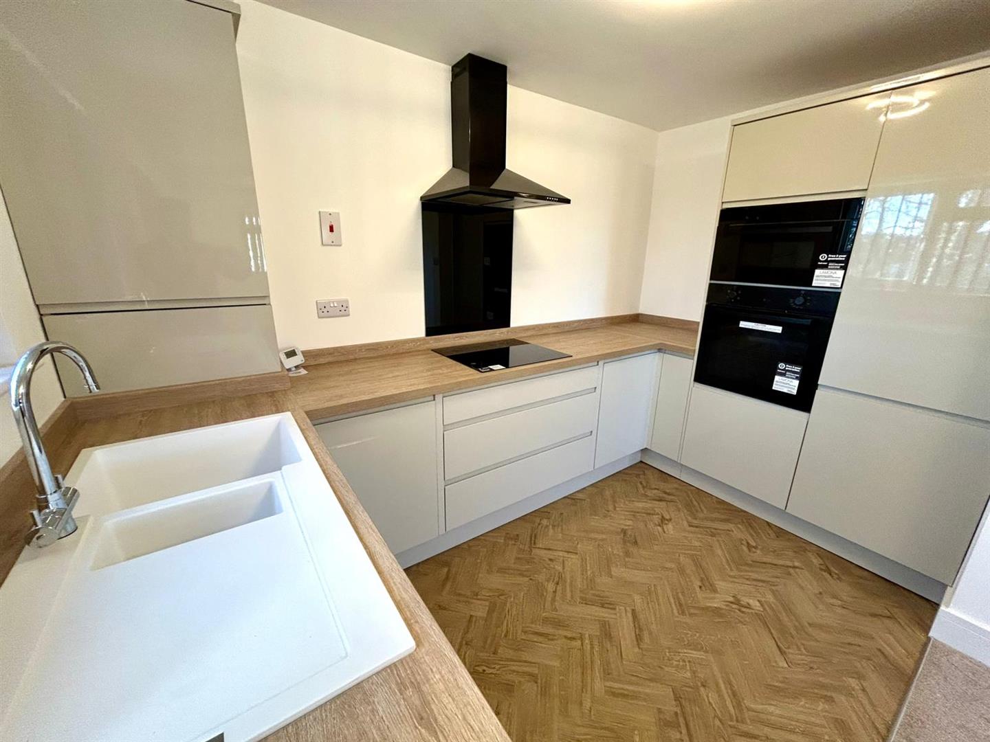 Flat Kenyon Walk in Gillingham