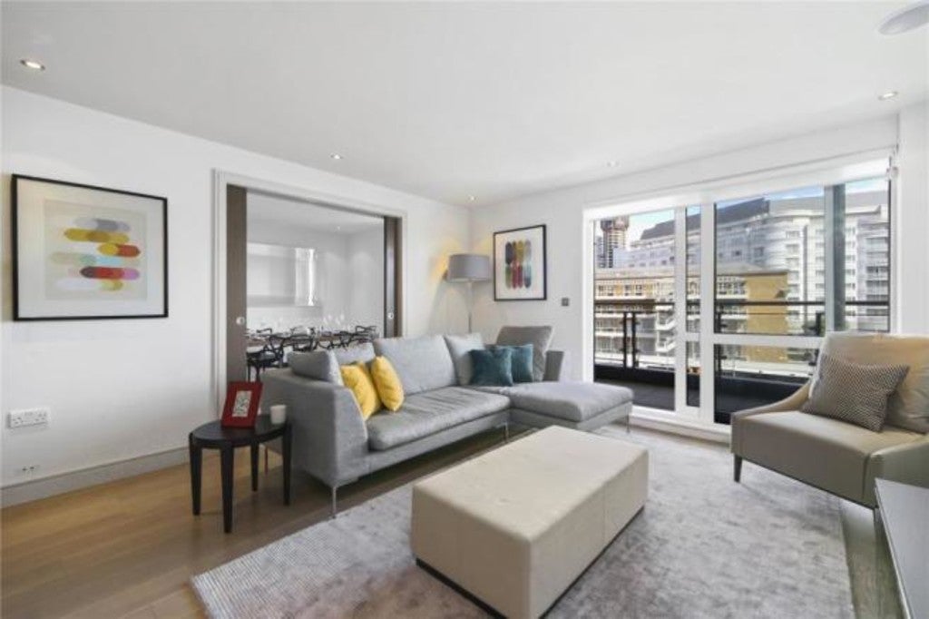 Flat Park Street in Greater London