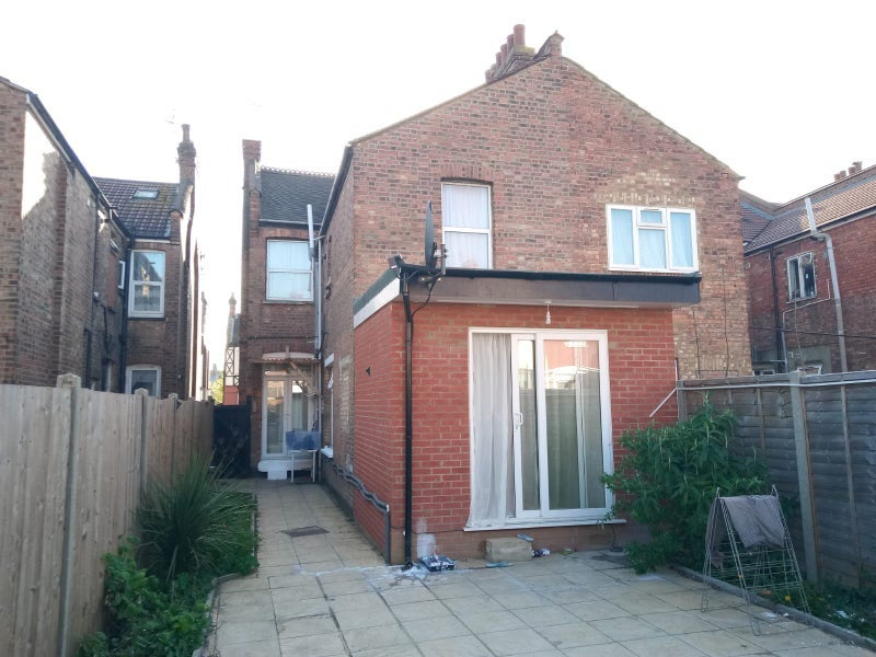 Flat London Road in Greater London