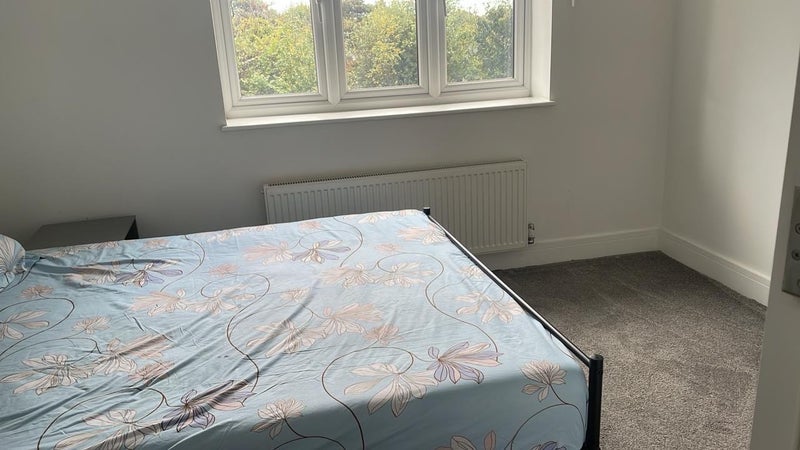 Room Wigram Road in Greater London
