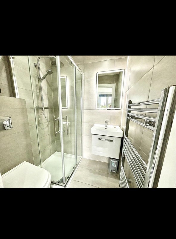 Room Wigram Road in Greater London