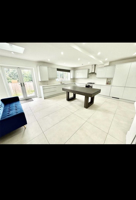 Room Wigram Road in Greater London