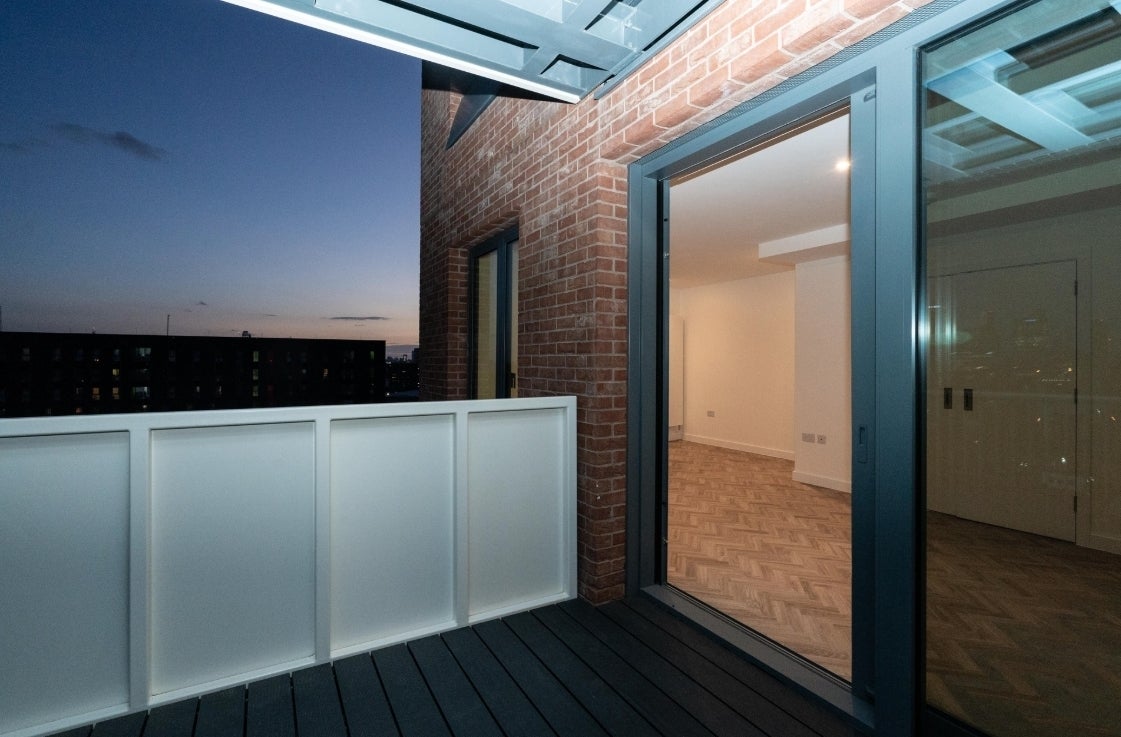Flat Gillender Street in Greater London
