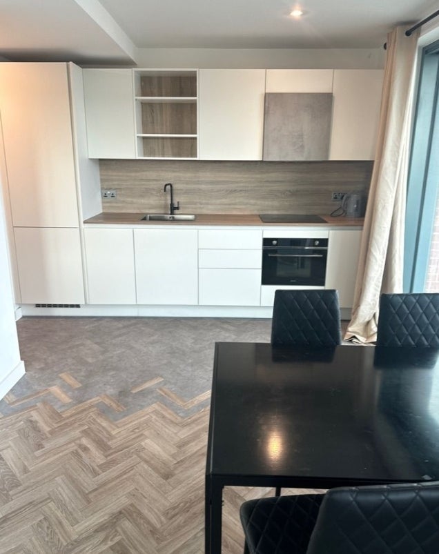 Flat Gillender Street in Greater London