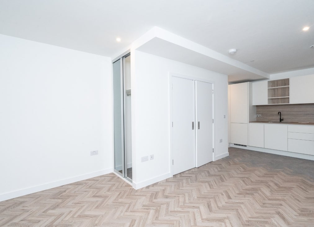 Flat Gillender Street in Greater London