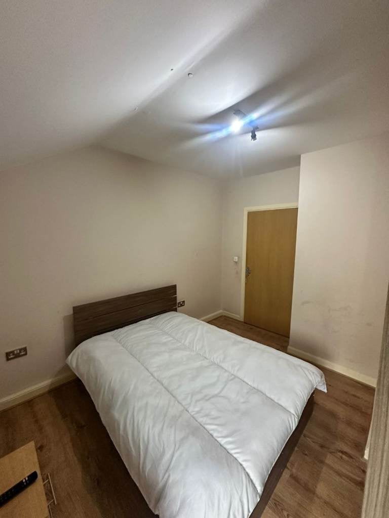 Flat Woodstock Road in Greater London