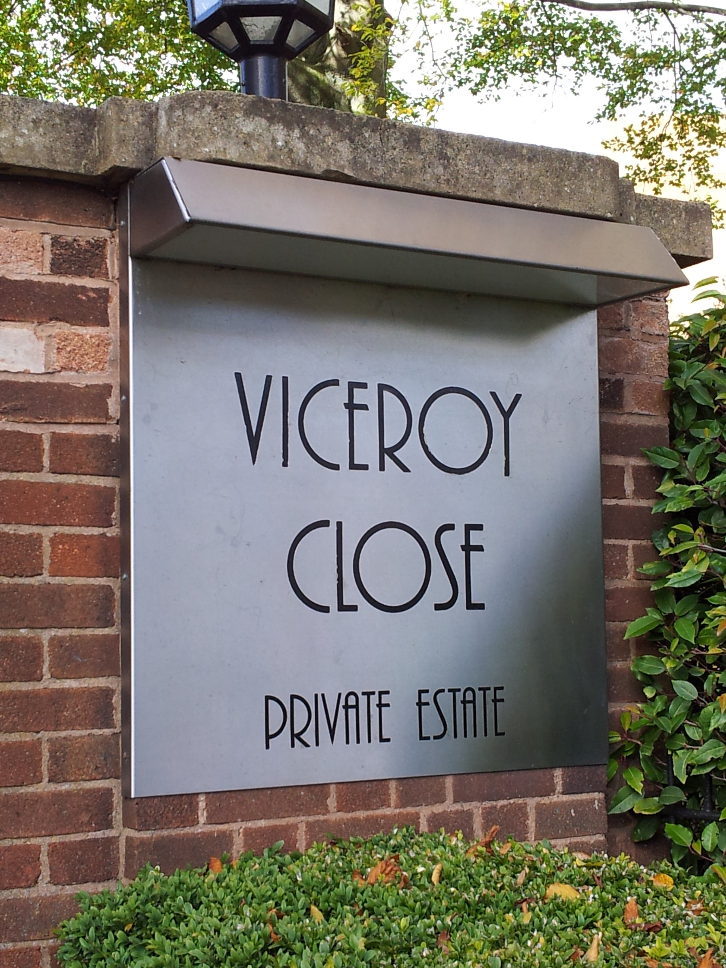 Flat Viceroy Close in Birmingham