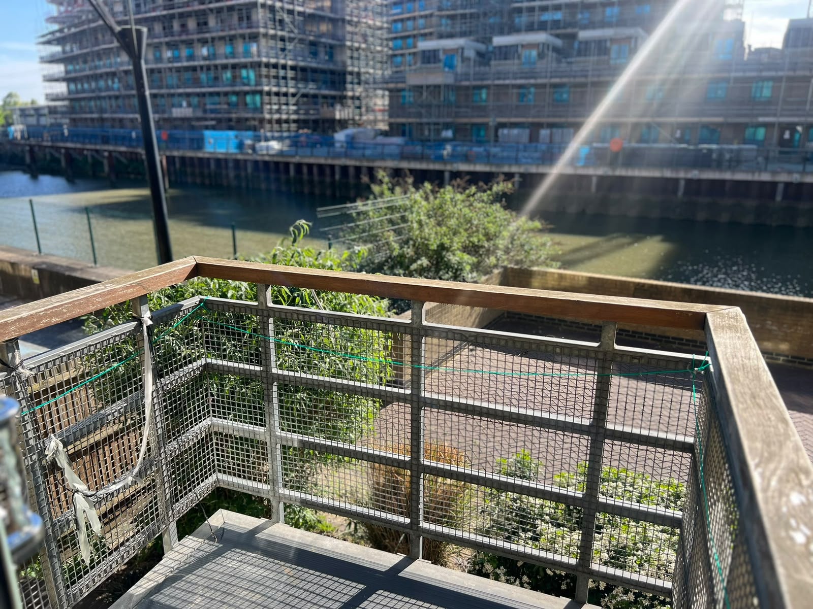 Flat Town Quay in Greater London