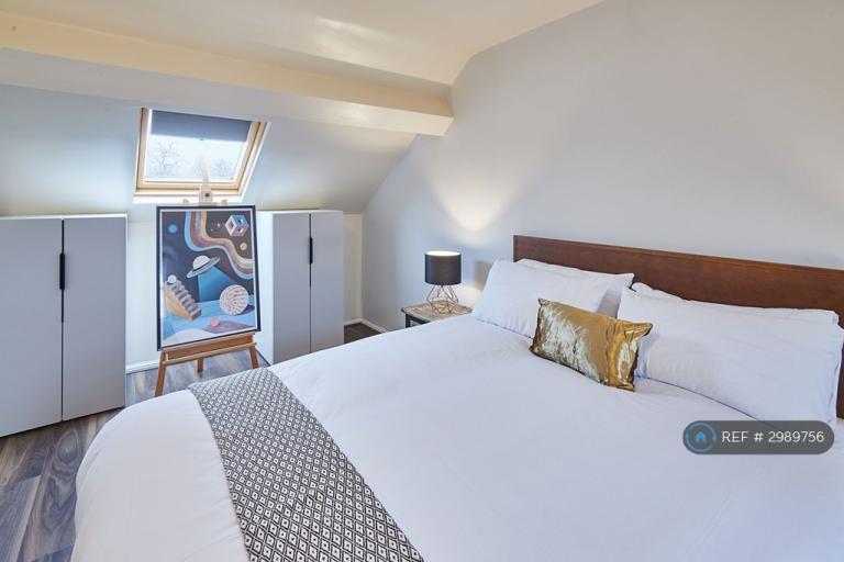 Room Marton Avenue in Middlesbrough