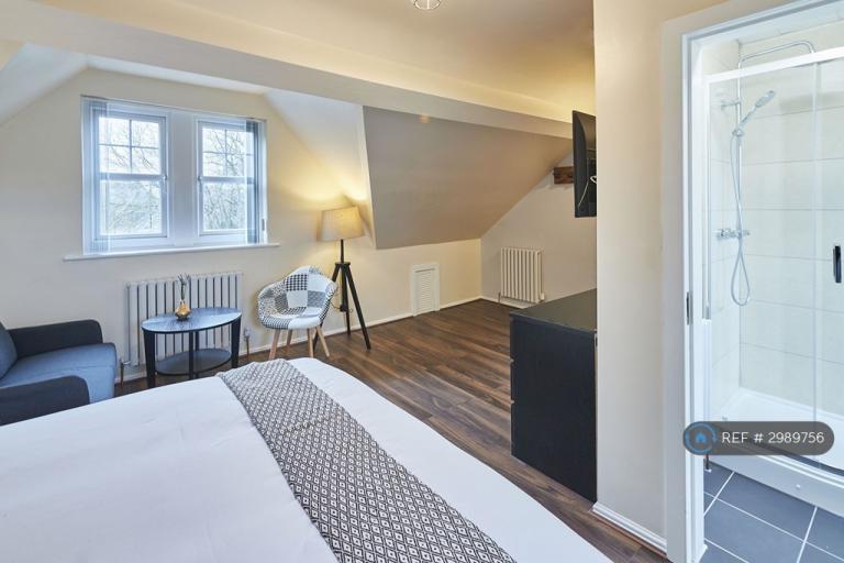 Room Marton Avenue in Middlesbrough