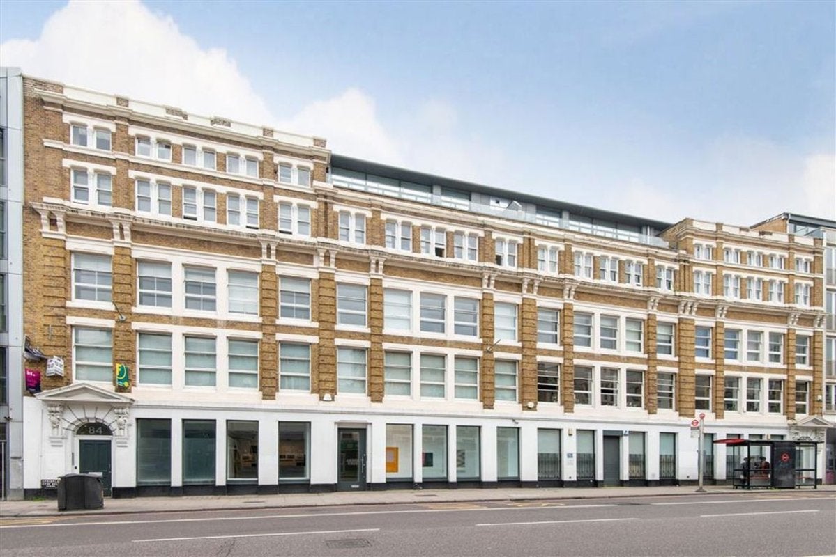 Flat Kingsland Road in Greater London