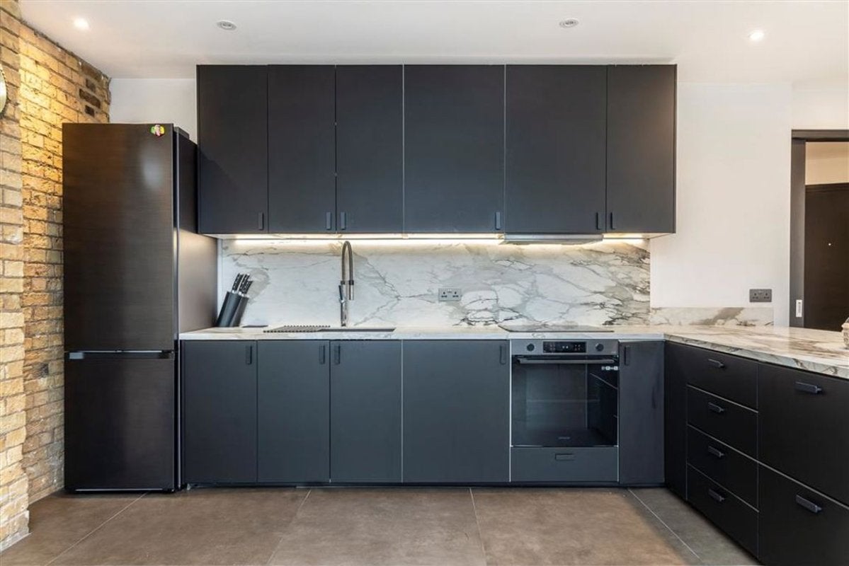 Flat Kingsland Road in Greater London