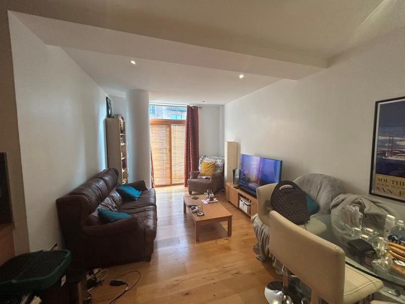 Flat Sydenham Road in Guildford
