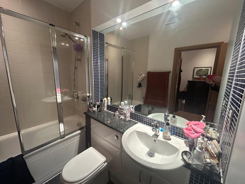 Flat Sydenham Road in Guildford