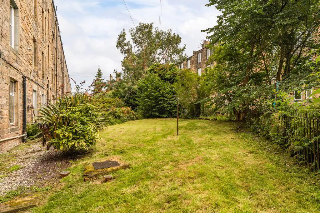 Flat Dalgety Avenue in City of Edinburgh