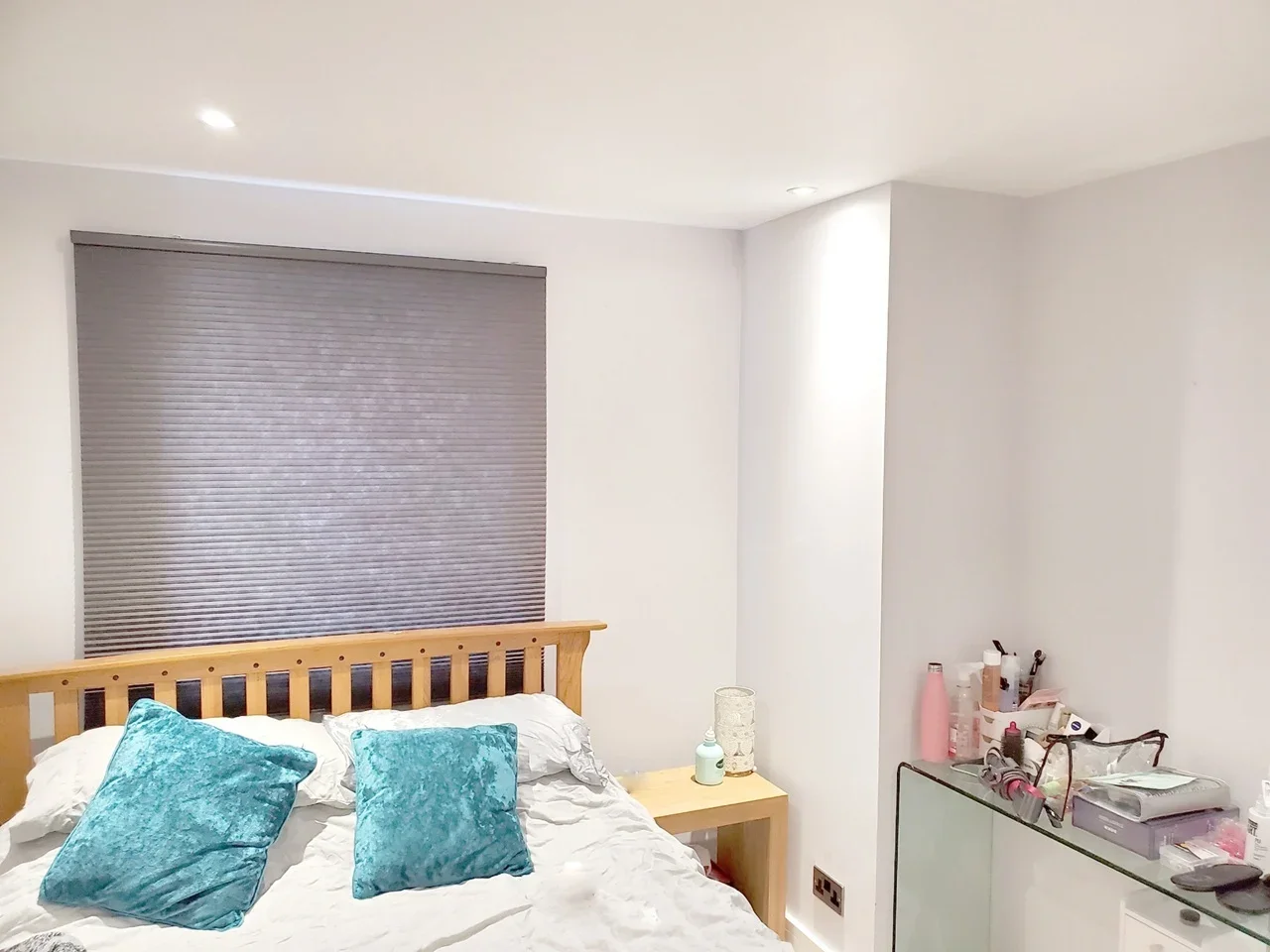 Flat Denmark Road in Greater London