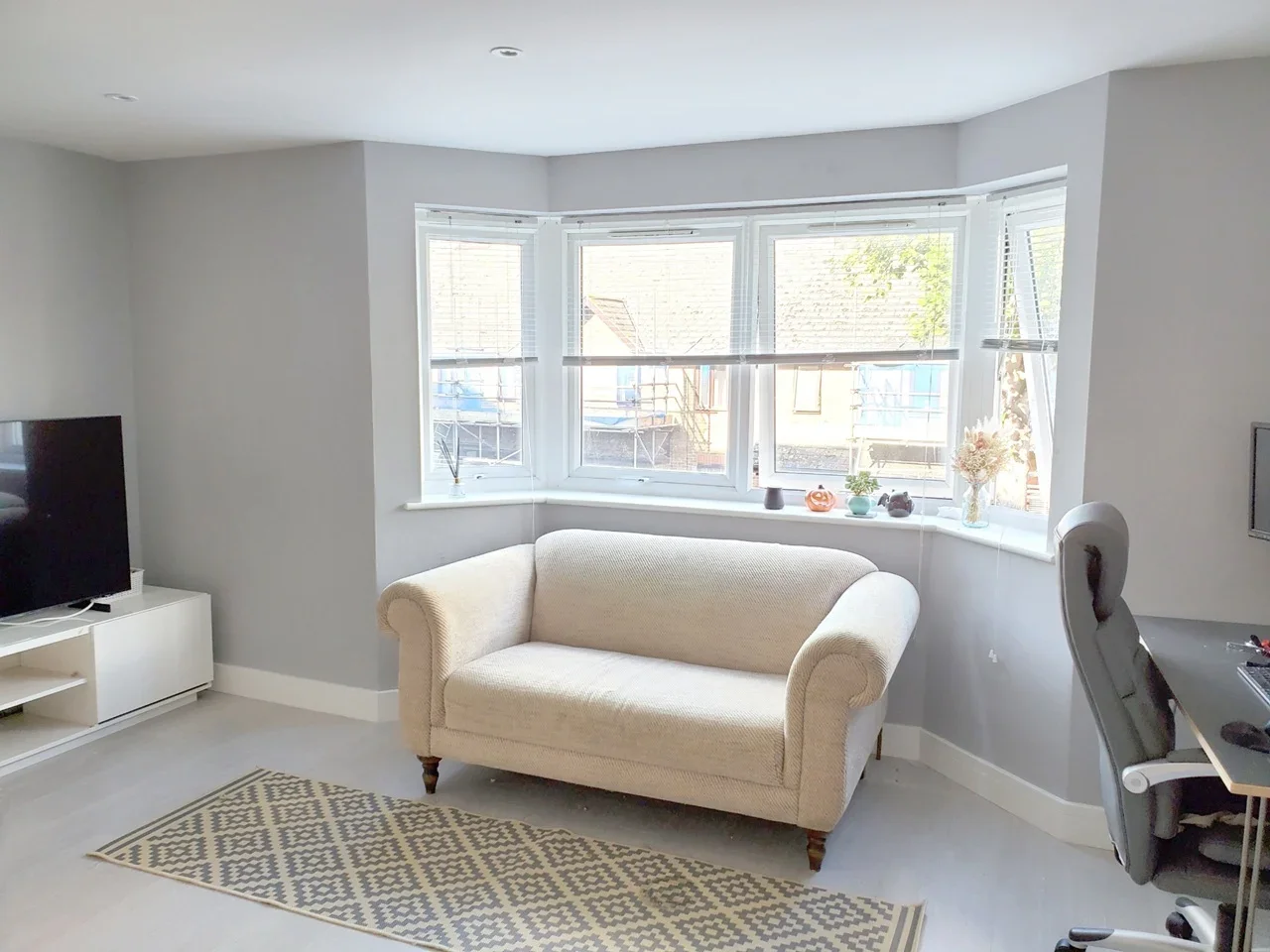 Flat Denmark Road in Greater London