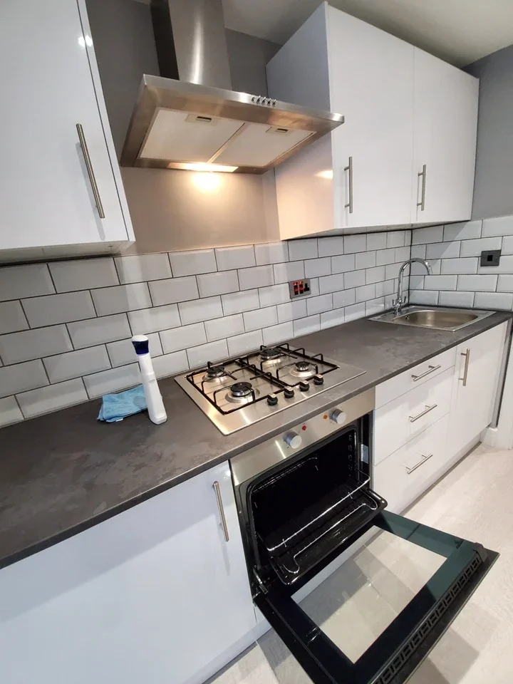 Flat Denmark Road in Greater London