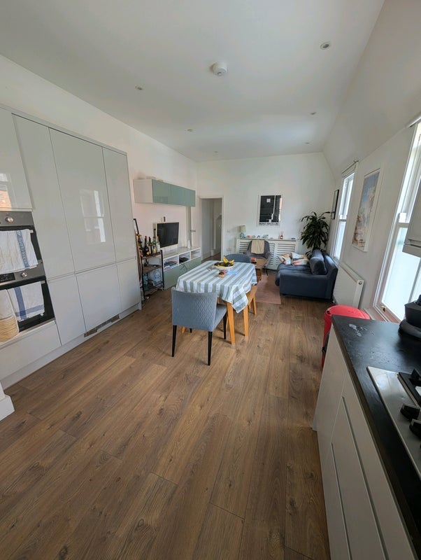 Room Dunraven Road in Greater London