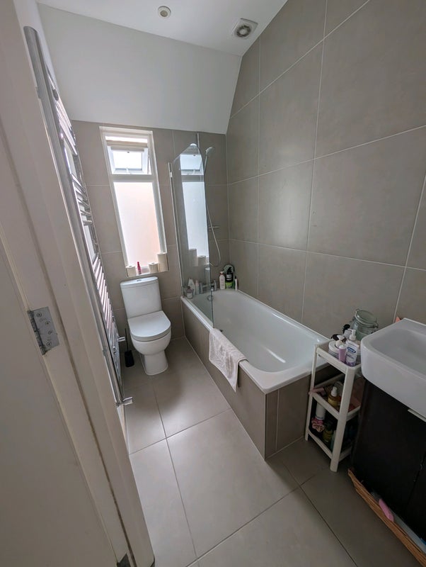 Room Dunraven Road in Greater London