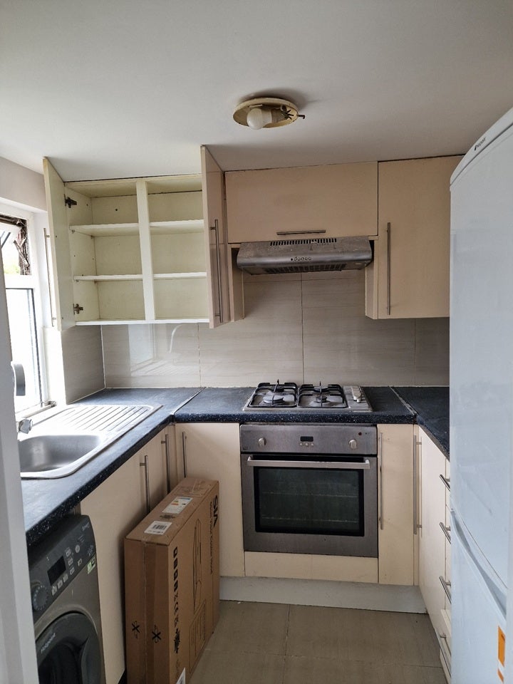 Flat Harrow Road in Greater London