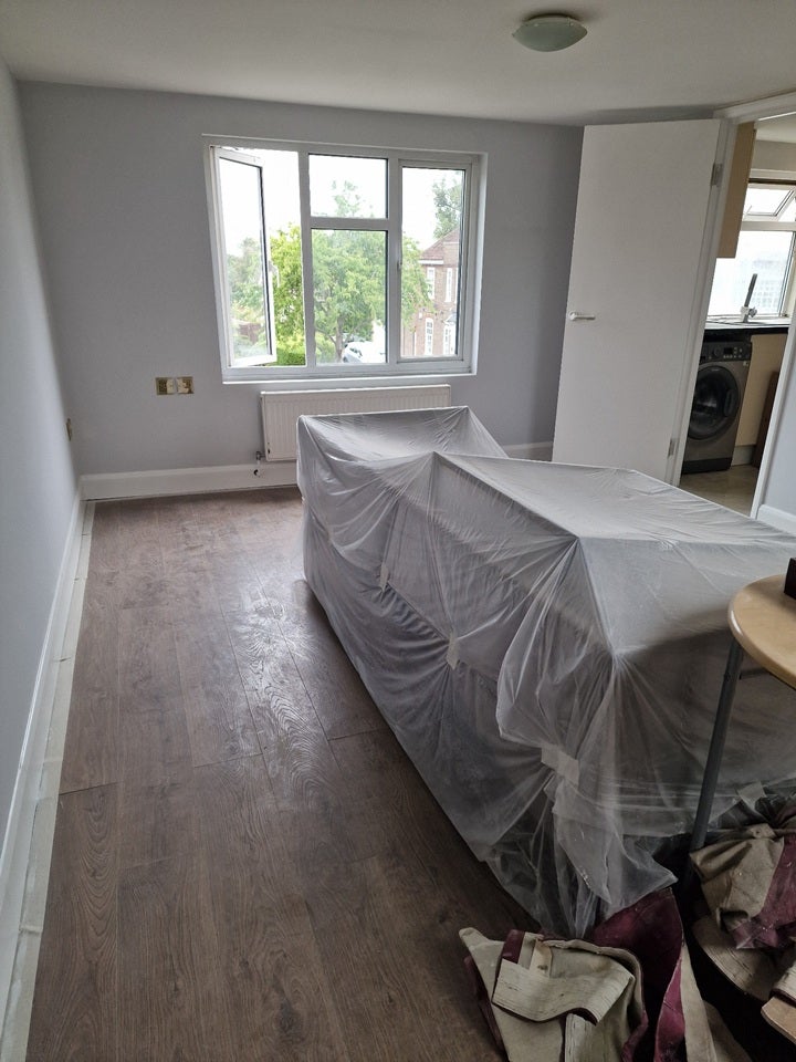 Flat Harrow Road in Greater London