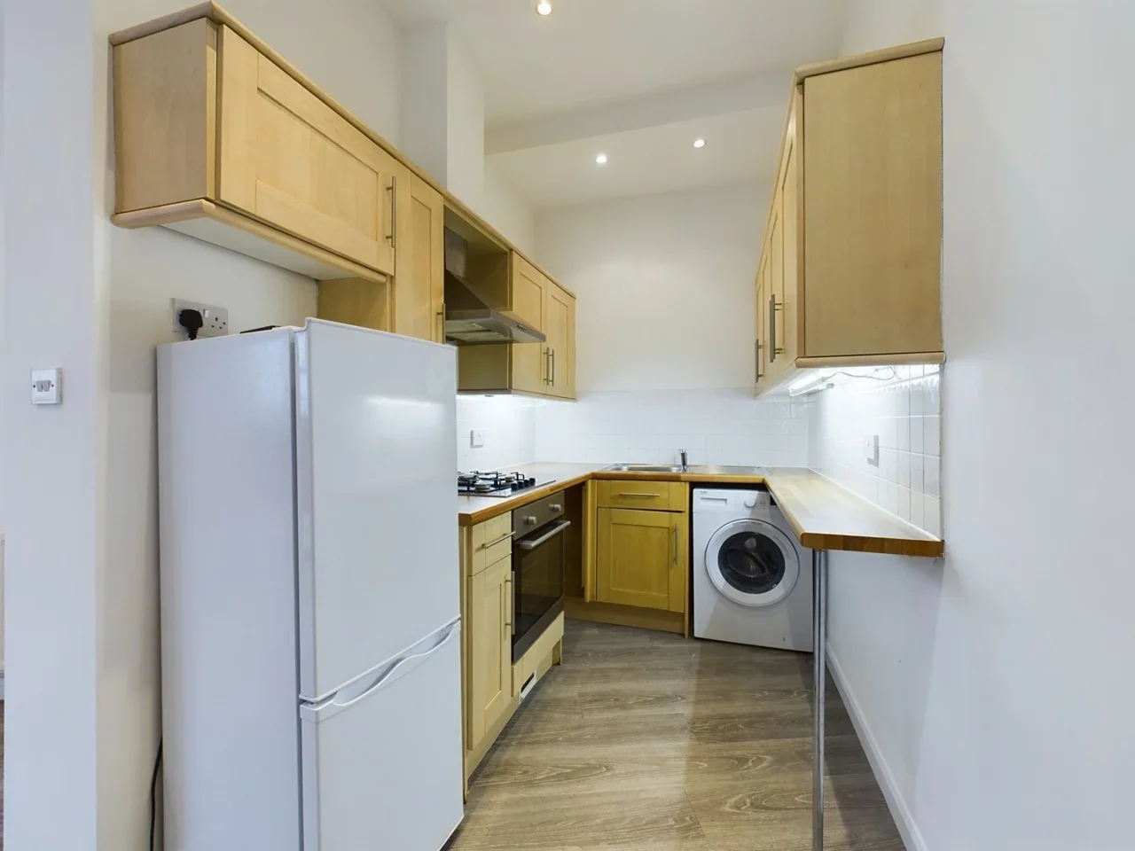 Flat Caxton Road in Greater London