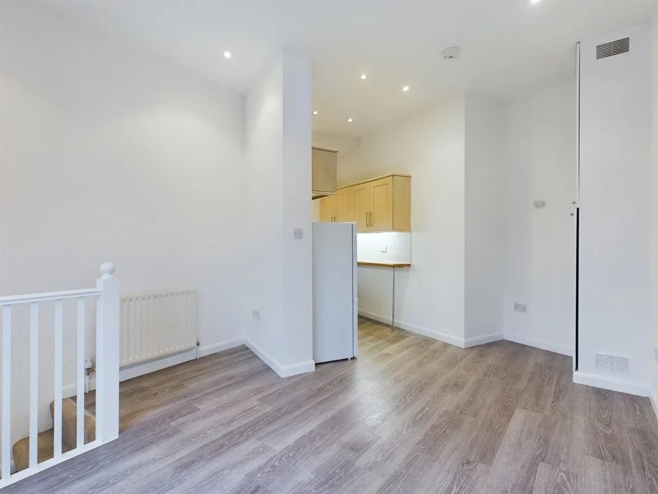 Flat Caxton Road in Greater London
