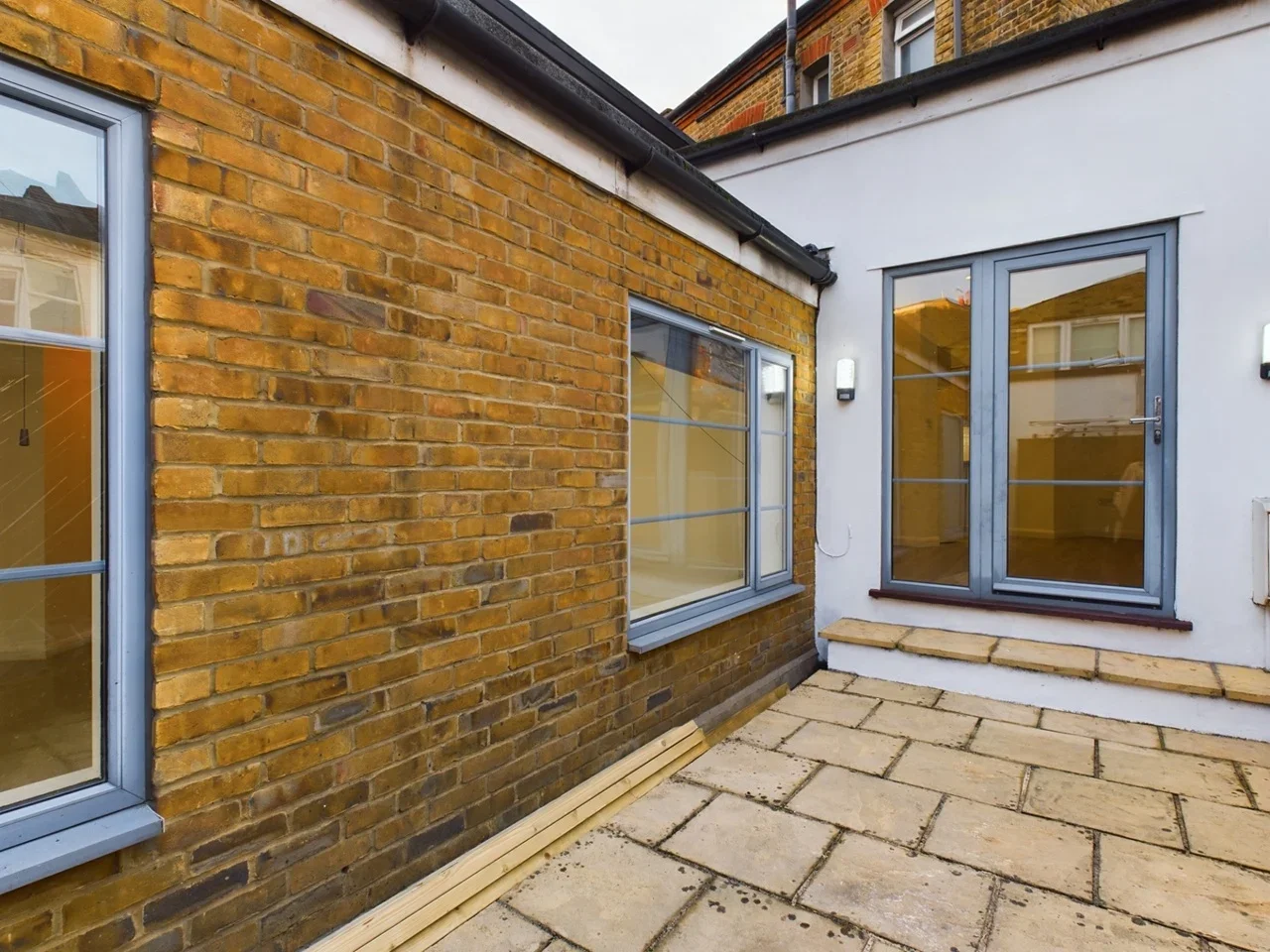 Flat Caxton Road in Greater London