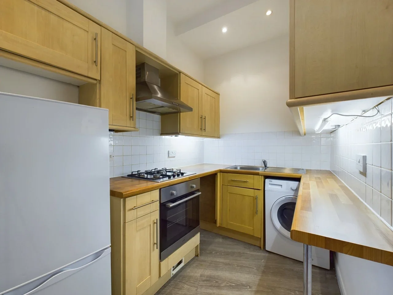Flat Caxton Road in Greater London