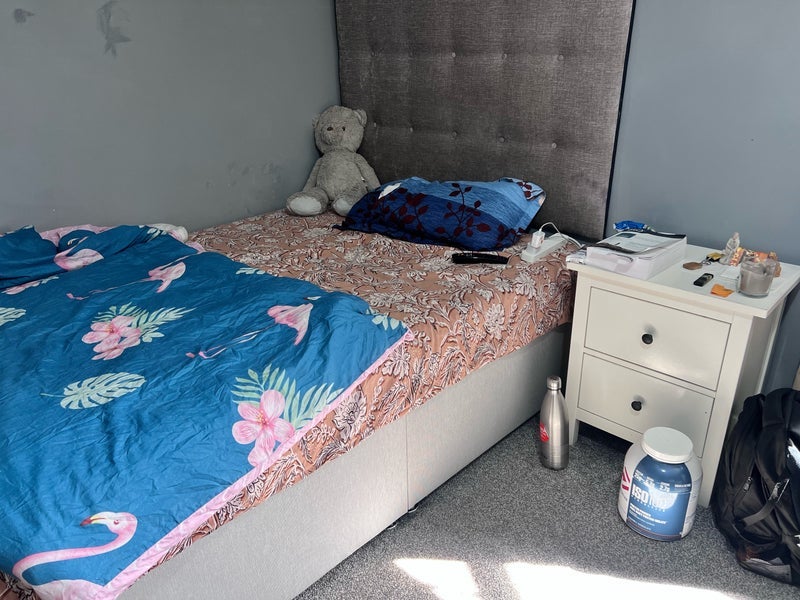 Room Sherrin Way in Bristol