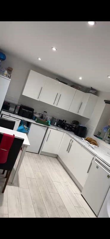 Room Sherrin Way in Bristol