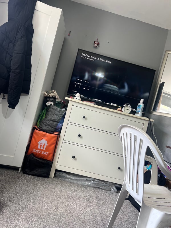Room Sherrin Way in Bristol