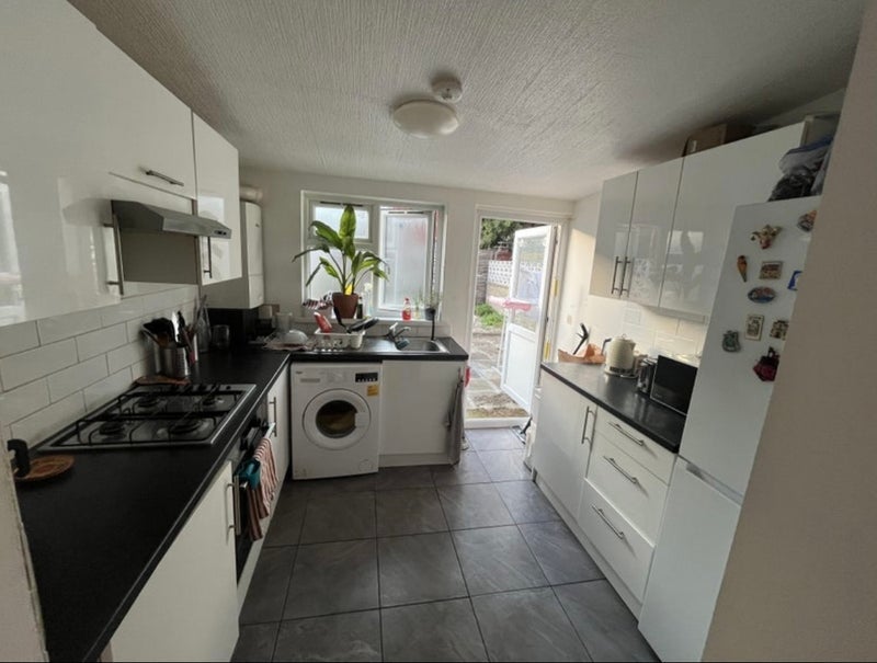 Room Shipman Road in Greater London