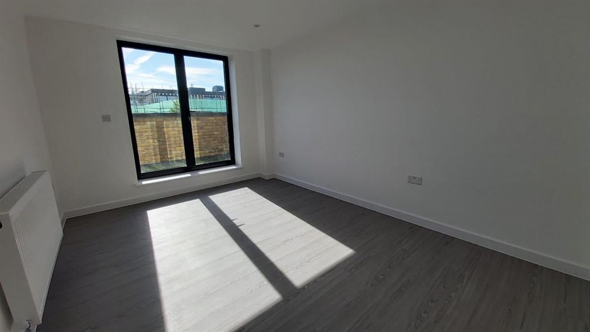 Flat Union Road in Greater London