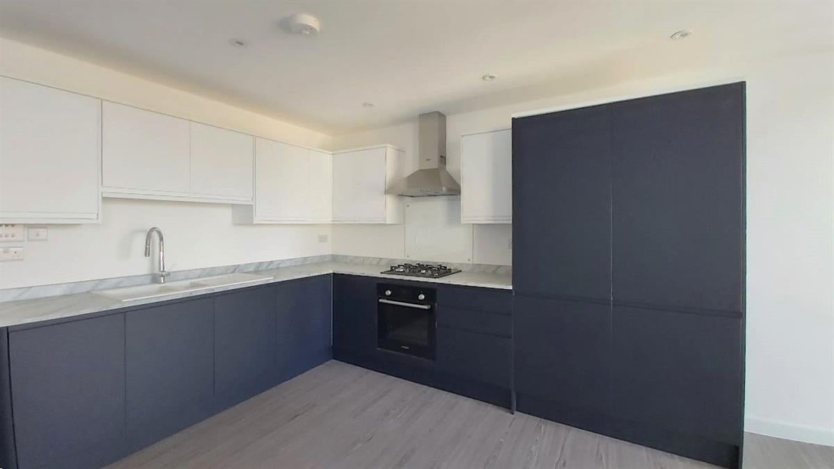 Flat Union Road in Greater London