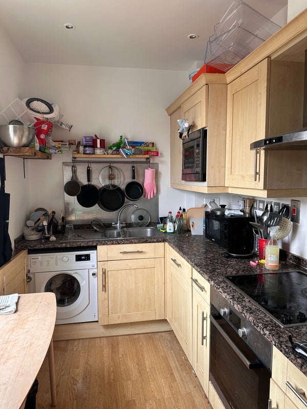 Flat Tooley Street in Greater London