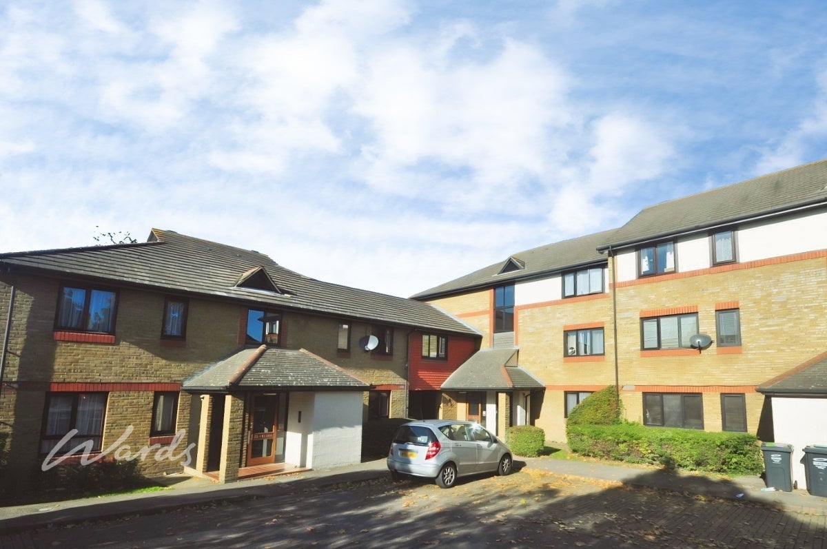 Flat Louvain Road in Dartford
